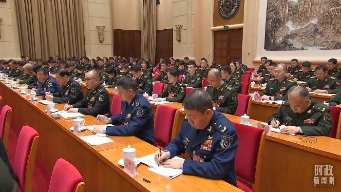 △2025年3月7日，解放军和武警部队代表团全体会议现场。
