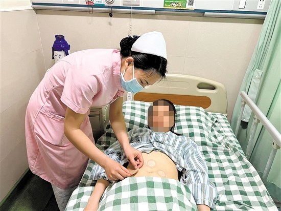 中医特色疗法治疗脾虚患者。
