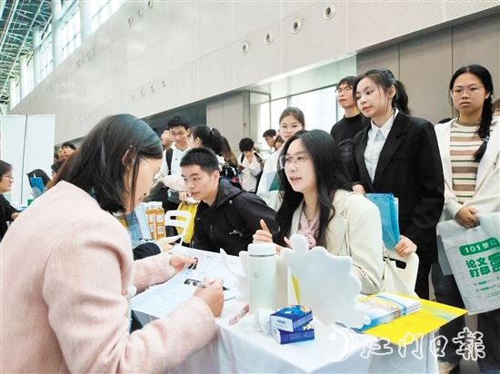 台山企业的参展人气火爆。