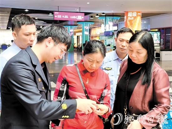 恩平市烟草专卖局以“共筑满意消费，建设诚信烟草”为主题，开展多元普法宣传。