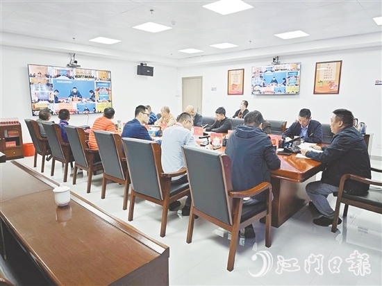 清明节前，新会区森防办通过视频会商系统调度各镇（街、区），进一步压实各方责任，要求从严从实从细落实各项防火措施。