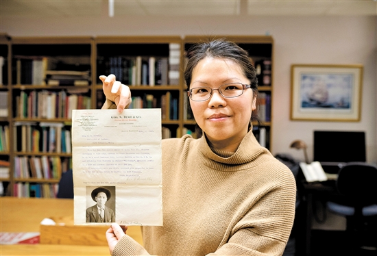 陈宜禧玄孙女陈丽娜在美国国家档案馆找到陈宜禧的一张新照片。受访者供图