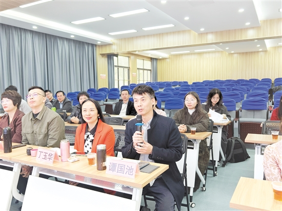 两地校长分享教学经验。