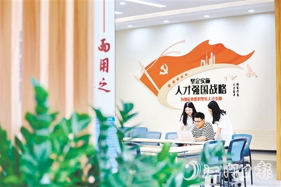 专员一对一服务鹤山籍大学应届毕业生。