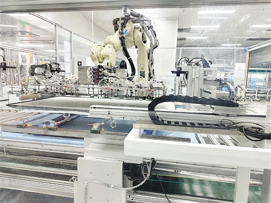 江门创维智能显示产业园对生产线进行一系列智能化升级，持续提升生产效率。