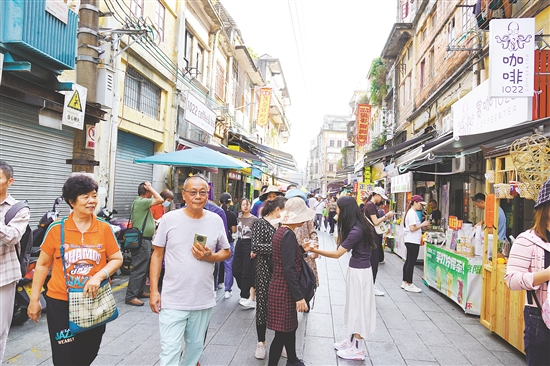 长堤历史文化街区很有历史底蕴，成为不少剧组取景的地点。