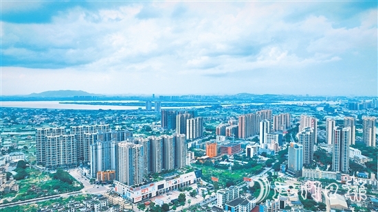 鹤山拥有广阔的发展空间、扎实的产业基础和良好的发展势头。图为鹤山城区。