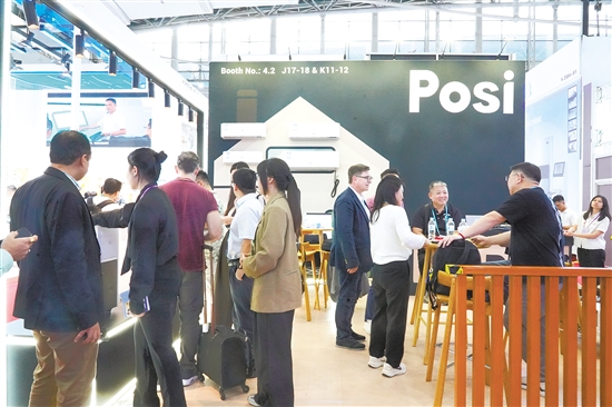 宝士制冷展位上客商云集。