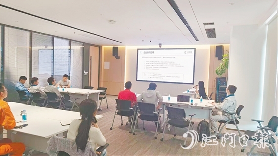 培训现场，企业工作人员认真了解欧盟碳关税政策。