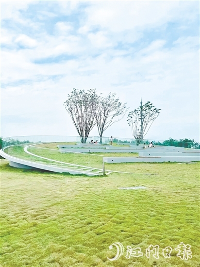 银湖湾剧场公园让人与大自然亲密接触。