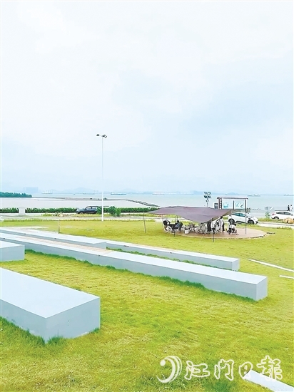 银湖湾剧场公园面朝大海，景色宜人。