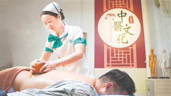 越来越多的人通过中医调理来管理体重。