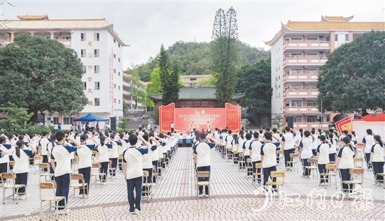 2025年江门市新团员入团宣誓示范仪式暨“入团种棵树”主题活动现场。
