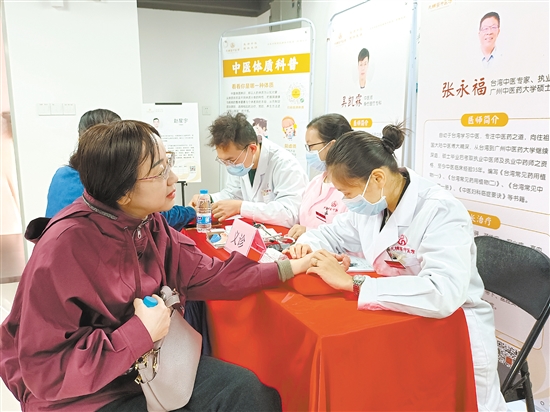 蓬江区环市街道江侨社区康养中心开展义诊活动。