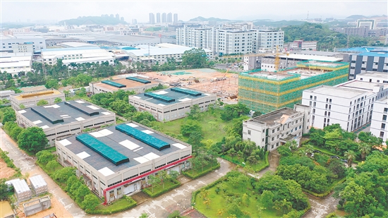 鹤城镇通过低效用地整治，引进澳湾奎地科技产业园改建项目等26个项目。