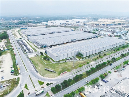 鹤山全力打造珠西国际物流中心,推动现代物流产业聚集。 鹤山全力打造珠西国际物流中心,推动现代物流产业聚集。