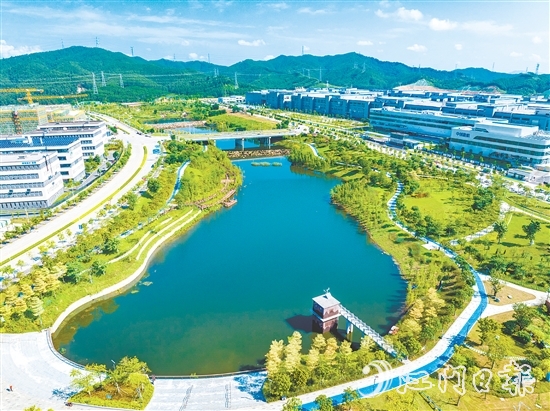 司前镇全力推进新会智造产业园凤山湖园区建设，依托中创新航等链主企业的带动效应，推动五金不锈钢与新能源等产业链跨链融合发展。