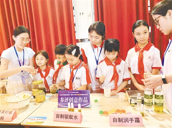 新会陈经纶中学注重把学科知识与劳动实践相结合，同学们在趣味实践中可以学习到更多知识。