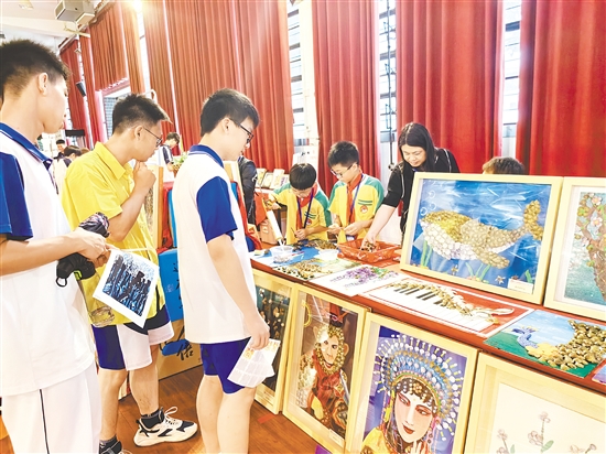 睦洲镇睦洲小学就地取材、变废为宝，开发蚬壳画系列劳动课程。