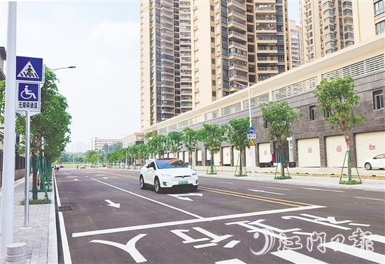 3条城市支路的建成投用，不仅提升了城市的形象和品质，更优化了城市的交通网络，解决了群众的出行难题。图为新建的侨安路。