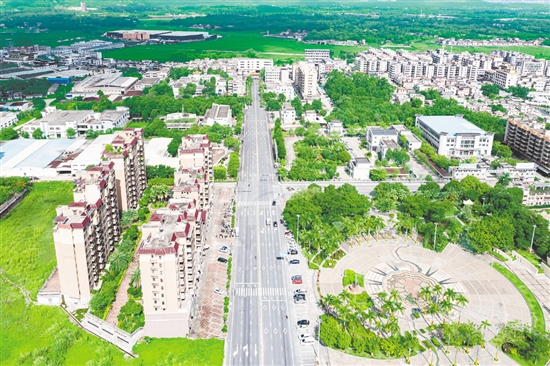水步镇以广东省新型城镇化标准化示范点建设为抓手，全面提升镇圩人居环境品质。