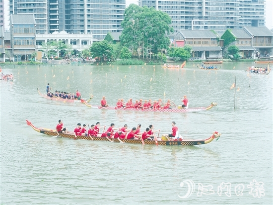 5月31日，21支龙舟队伍齐聚古劳水乡，展现龙舟运动的魅力。张泽彬