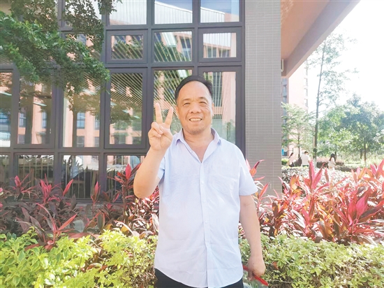 60岁的卢泽安顺利完成了他人生中的第二次高考。