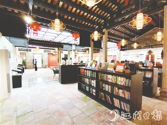 乡风文明馆由隔凹书屋改造而成，通过实物、图片、文字与模型，生动诉说着桂水村的变迁与成就。