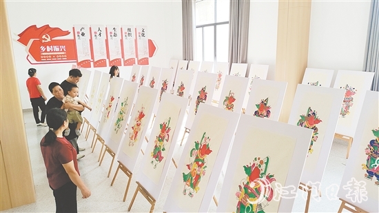 政校企三方将整合政府政策扶持、高校学术研究及企业市场资源，通过技艺创新、品牌打造与数字化推广，为司前木板年画传承注入新活力。