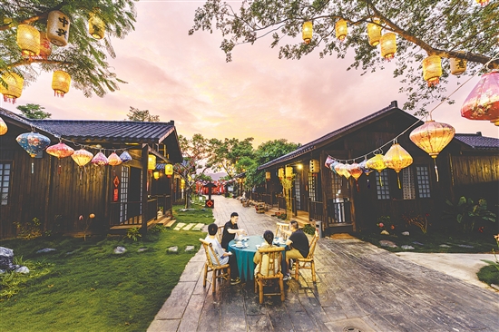 盘活闲置校舍，建设特色项目——古韵树庐，丰富游客体验。