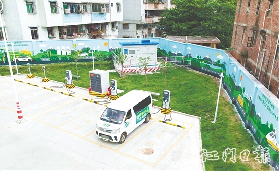 新建的荣汇世家小区侧充电站设施方便快捷，环境干净整洁。