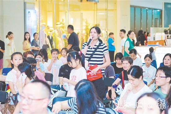 市民积极参与防范非法金融知识问答。
