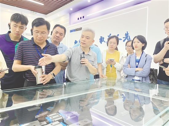 媒体团走进广东凯特精密机械有限公司。
