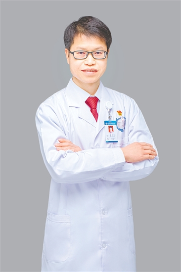 人物档案：潘月帆，骨科（二区）主任，从业20年，党龄21年。