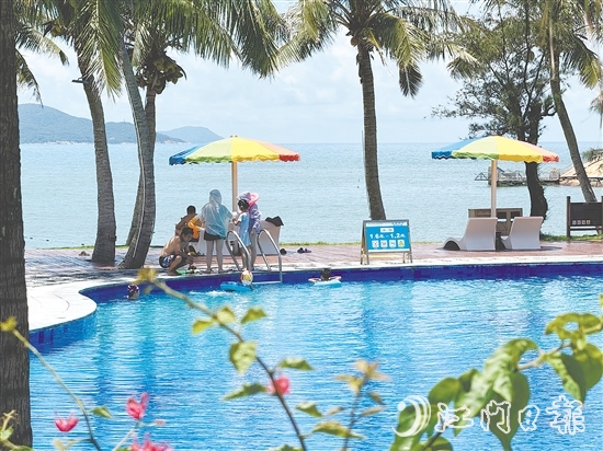 这个夏天，台山以愈发鲜明的滨海旅游符号，吸引八方来客奔赴山海之约。