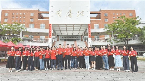 江门一中的高三教师团队十分团结。