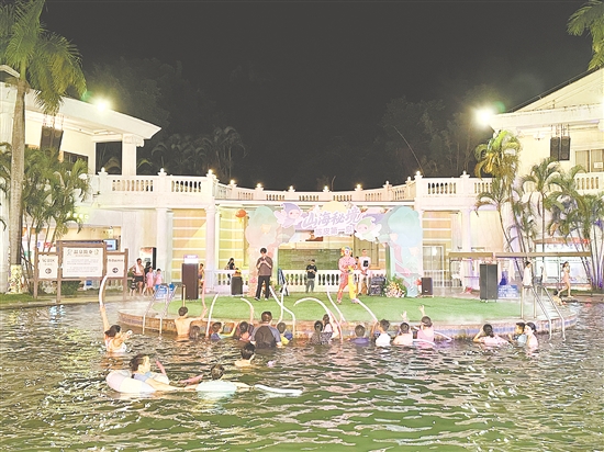江门古兜温泉度假区打造浪漫唯美的夜间水上音乐会。