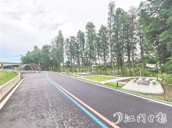 下沙河综合治理工程成效初显,河岸环境升级,成为村民休闲娱乐的好地方。 下沙河综合治理工程成效初显,河岸环境升级,成为村民休闲娱乐的好地方。