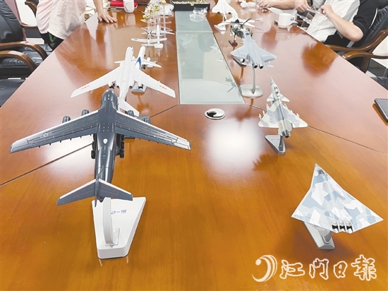 这批飞机模型采用锌合金材质，利用压力铸造技术制造，属于市面上较为高端的模型。