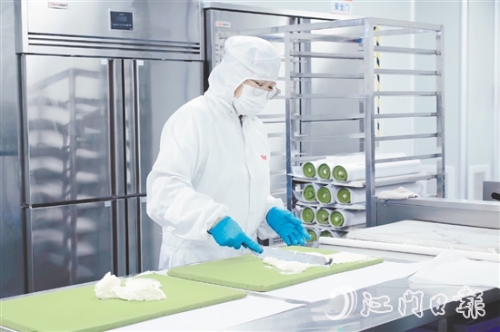 广东嘉士利食品集团有限公司成立省级研究中心，联合科研院所投入高层次人才，近三年获27项科研成果、14项专利授权。