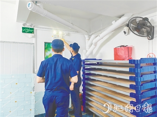 “综合查一次”联合执法行动对托管机构进行全方位检查。恩平市教育局供图 “综合查一次”联合执法行动对托管机构进行全方位检查。恩平市教育局供图