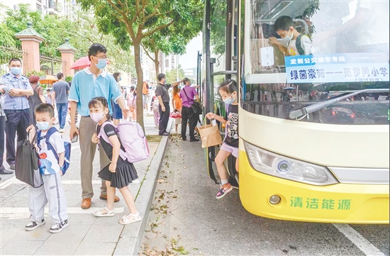 范罗冈滨江小学的定制公交线路覆盖了周边多个小区。