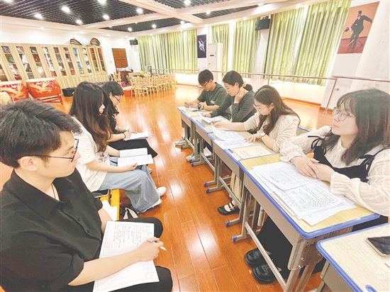 共和镇中心小学音乐教师开展日常磨课等活动，提升教学水平。