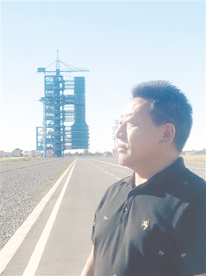 何德能。