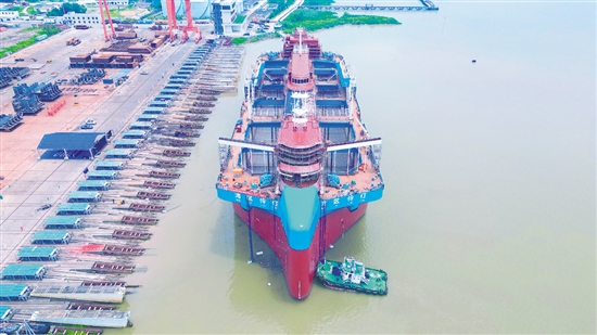 江门航通建成了全球首艘自航式水体自然交换型深远海养殖工船“湾区伶仃”号。皇智尧