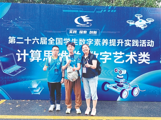 参赛师生通力合作，收获佳绩。