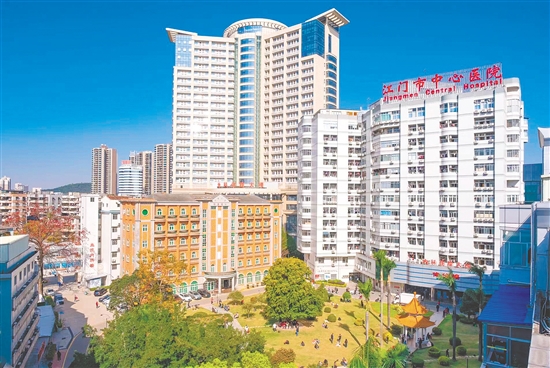 江门市中心医院正以“一体两翼多极”的新格局，书写新时代医师的荣耀篇章。