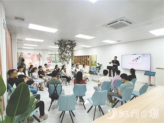 2025年5月,占地300平方米的“青年联谊活动空间”正式启用。 2025年5月,占地300平方米的“青年联谊活动空间”正式启用。