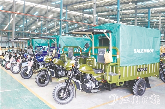 鹤山摩托车企业凭借强大的产业链体系,加大创新研发力度,转型升级步伐加快。 鹤山摩托车企业凭借强大的产业链体系,加大创新研发力度,转型升级步伐加快。