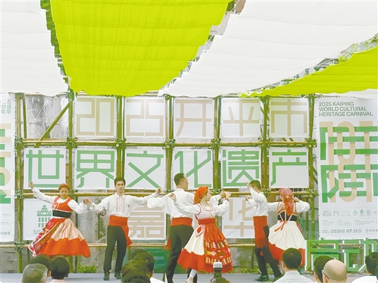江门与澳门是“世遗双城”，近年来两地旅游产业协同发展加速。图为今年7月，两地联合举办的世界文化遗产嘉年华活动月现场。李淑珩